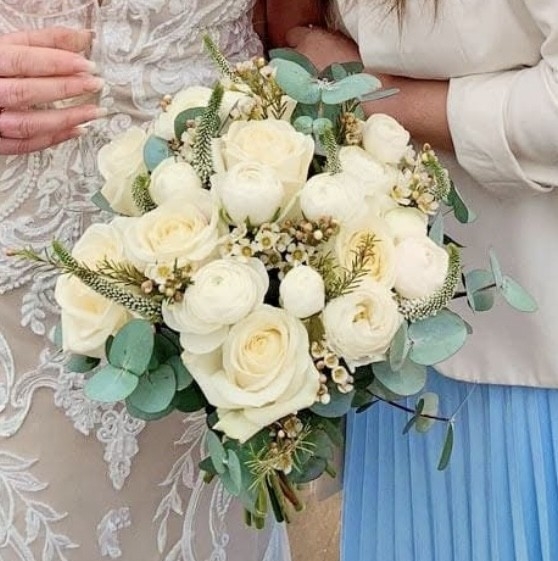 Cream Roses & Green Bouquet